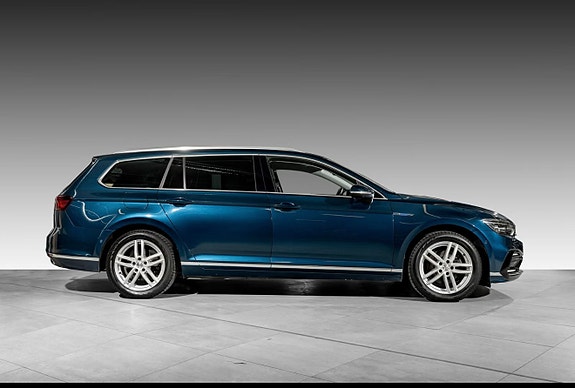 Volkswagen Passat 10 of 30