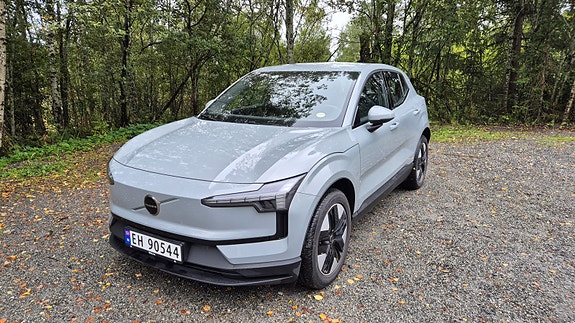 Volvo EX30 2 of 23