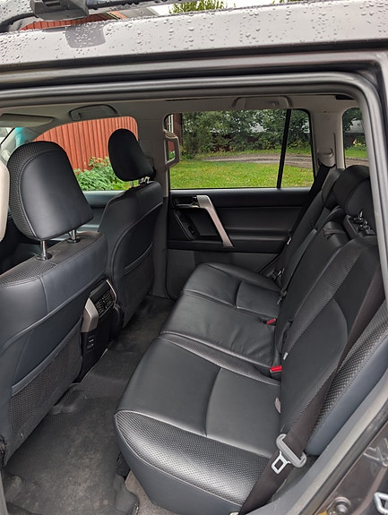 Toyota Land Cruiser 7 of 8