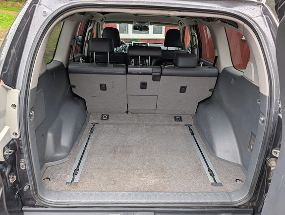 Toyota Land Cruiser 8 of 8