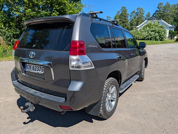 Toyota Land Cruiser 4 of 8