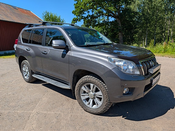 Toyota Land Cruiser 2 of 8