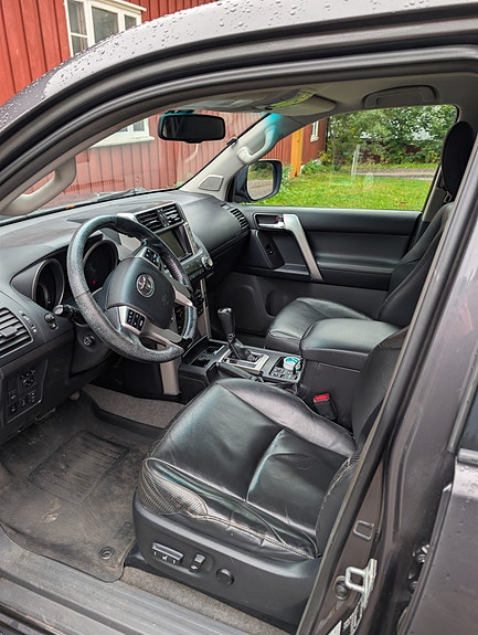 Toyota Land Cruiser 6 of 8