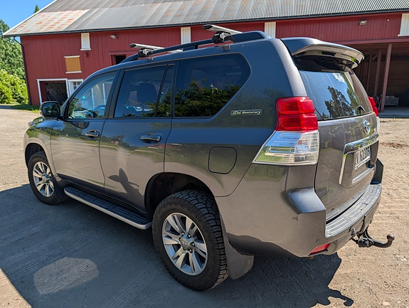 Toyota Land Cruiser 5 of 8