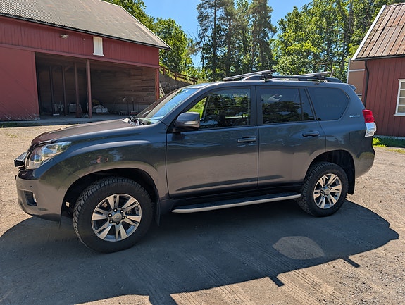Toyota Land Cruiser 3 of 8