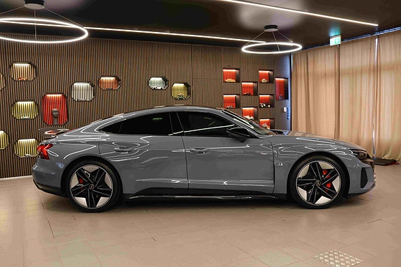 Audi e-tron GT 10 of 30