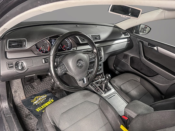 Volkswagen Passat 11 of 30