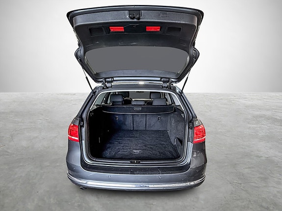 Volkswagen Passat 26 of 30