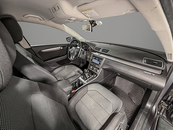Volkswagen Passat 19 of 30