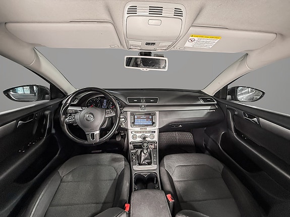 Volkswagen Passat 12 of 30