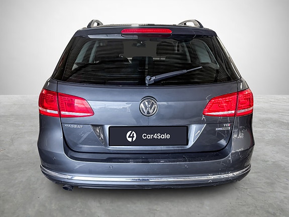 Volkswagen Passat 4 of 30