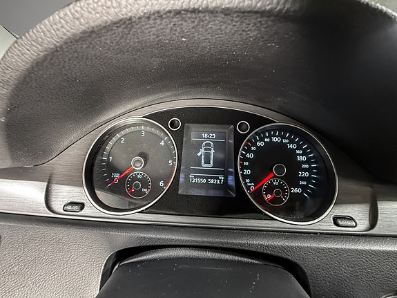 Volkswagen Passat 14 of 30
