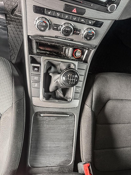 Volkswagen Passat 15 of 30
