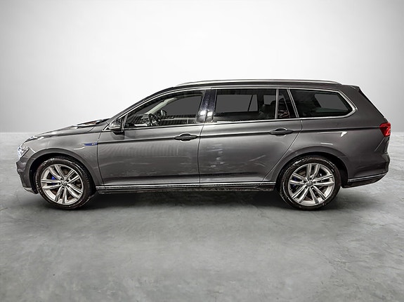 Volkswagen Passat 2 of 28