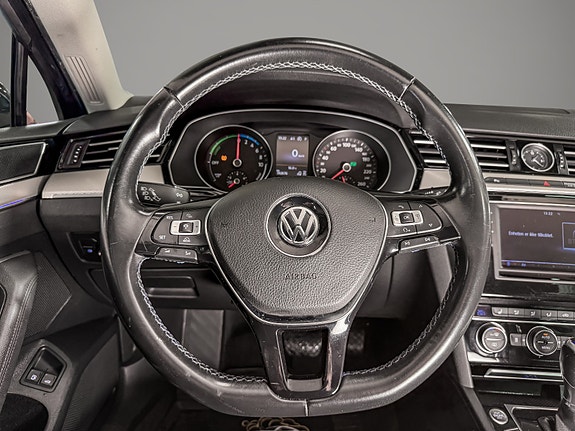 Volkswagen Passat 11 of 28