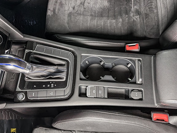 Volkswagen Passat 16 of 28