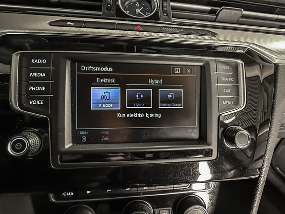 Volkswagen Passat 13 of 28