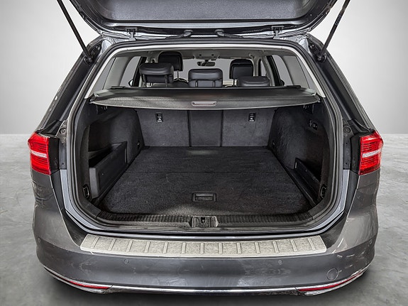 Volkswagen Passat 24 of 28