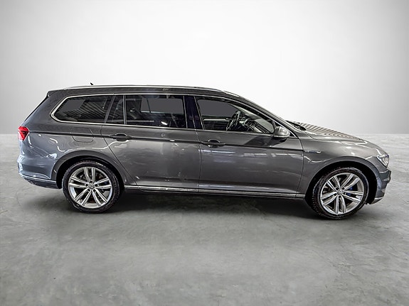 Volkswagen Passat 5 of 28