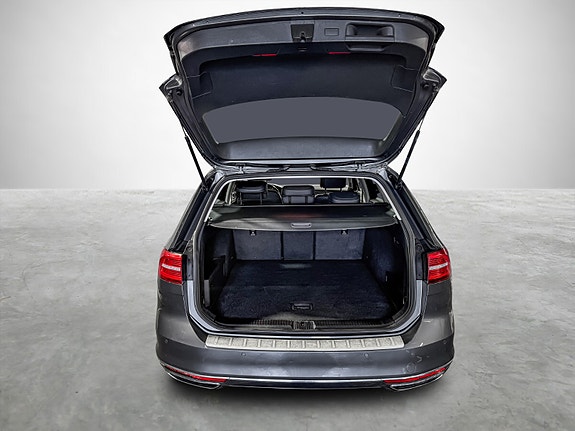 Volkswagen Passat 23 of 28