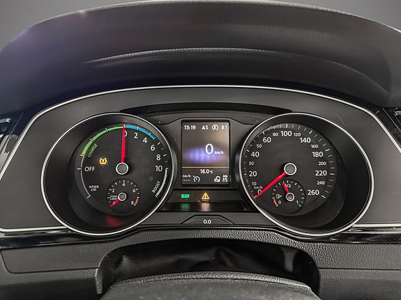 Volkswagen Passat 12 of 28
