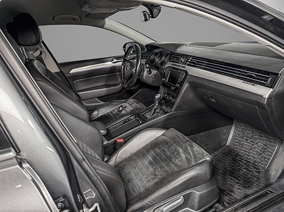 Volkswagen Passat 18 of 28