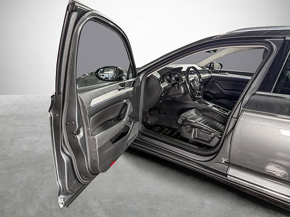 Volkswagen Passat 7 of 28