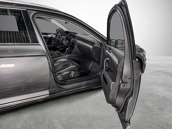 Volkswagen Passat 17 of 28