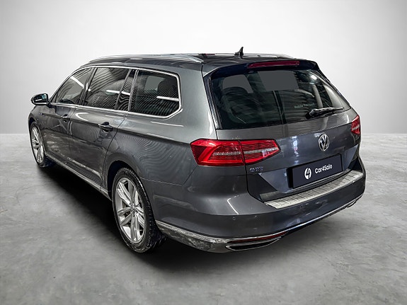 Volkswagen Passat 3 of 28