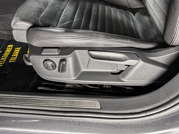Volkswagen Passat 9 of 28