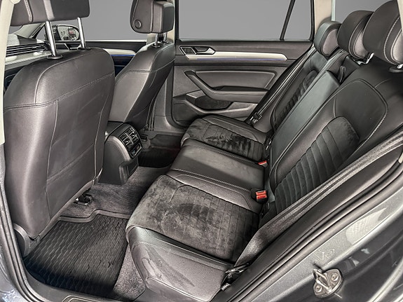 Volkswagen Passat 22 of 28
