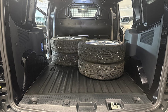 Ford Transit Courier 14 of 15