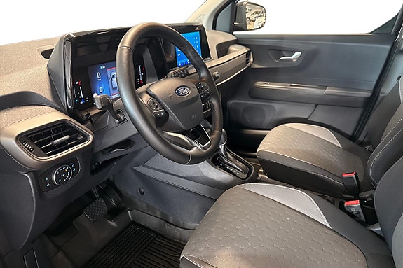 Ford Transit Courier 10 of 15