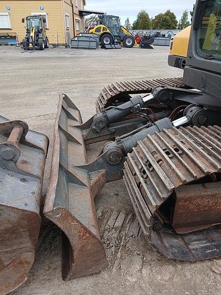 Volvo EC 140 D 8 of 21