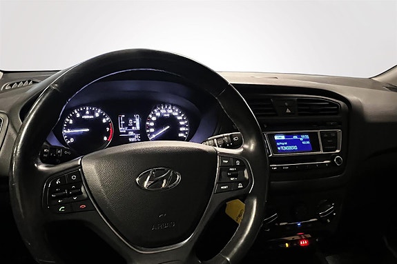 Hyundai i20 10 of 13