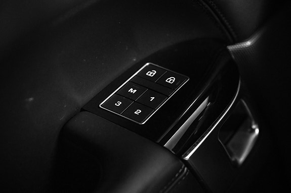 Land Rover Range Rover Sport 21 of 30