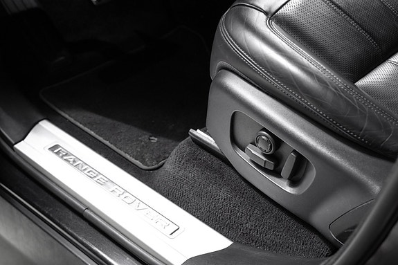Land Rover Range Rover Sport 22 of 30