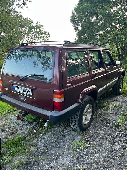 Jeep Cherokee 3 of 12