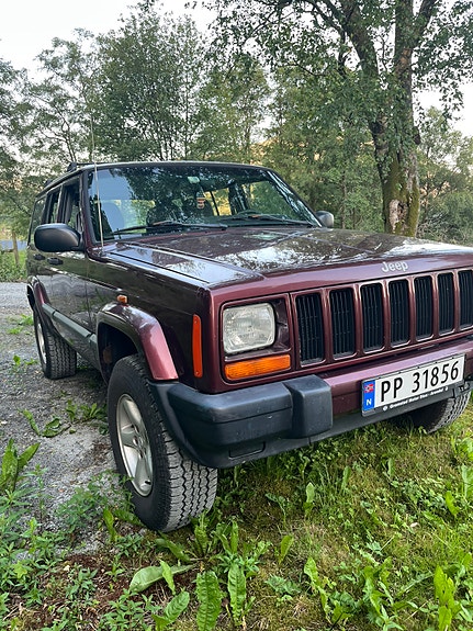 Jeep Cherokee 4 of 12