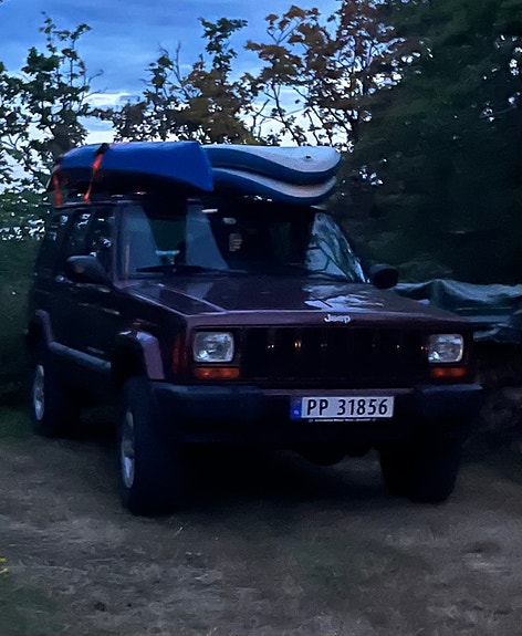 Jeep Cherokee 8 of 12