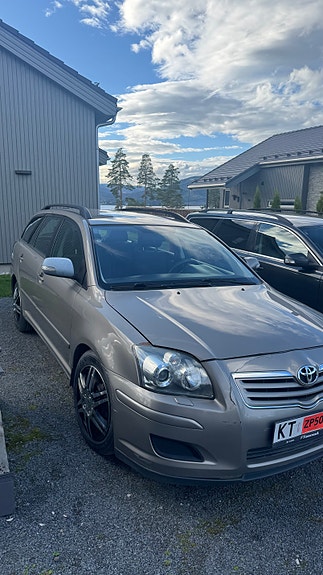 Toyota Avensis 3 of 7