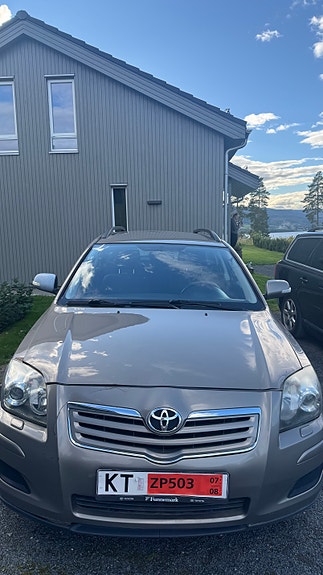 Toyota Avensis 4 of 7