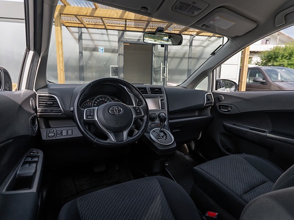 Toyota Verso-S 17 of 30