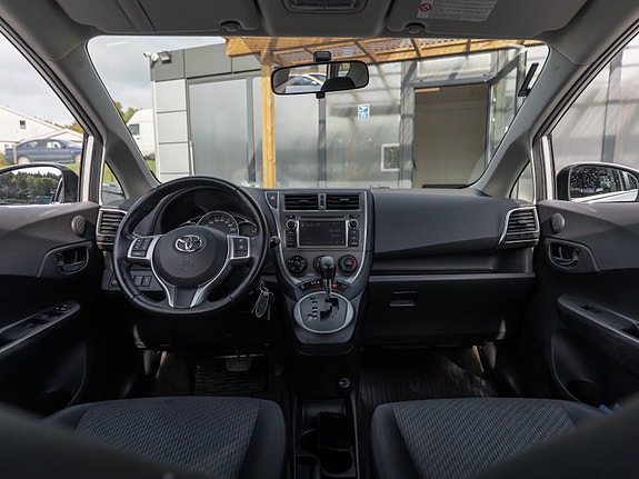 Toyota Verso-S 22 of 30