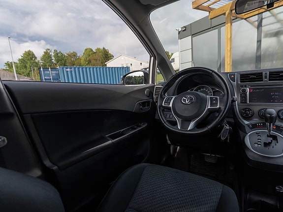Toyota Verso-S 23 of 30