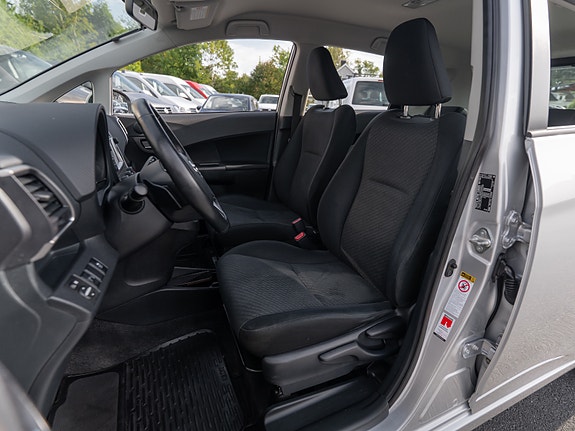Toyota Verso-S 19 of 30