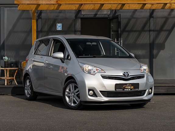 Toyota Verso-S 3 of 30