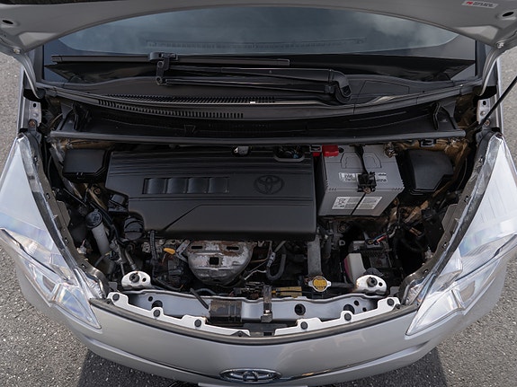 Toyota Verso-S 14 of 30