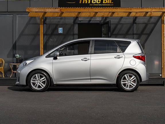 Toyota Verso-S 10 of 30