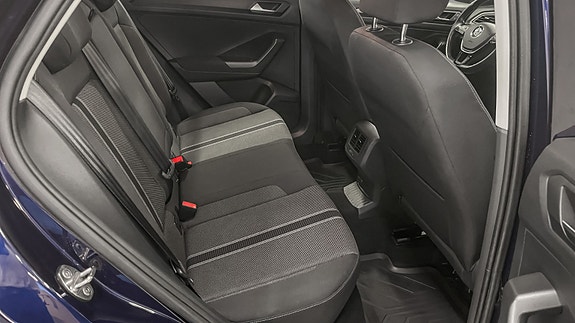 Volkswagen T-Roc 15 of 21
